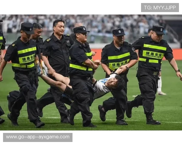 那不勒斯加埃塔诺闪电突破低射破门,点燃球迷热情! 那不勒斯加埃塔诺闪电突破低射破门,点燃球迷热情!