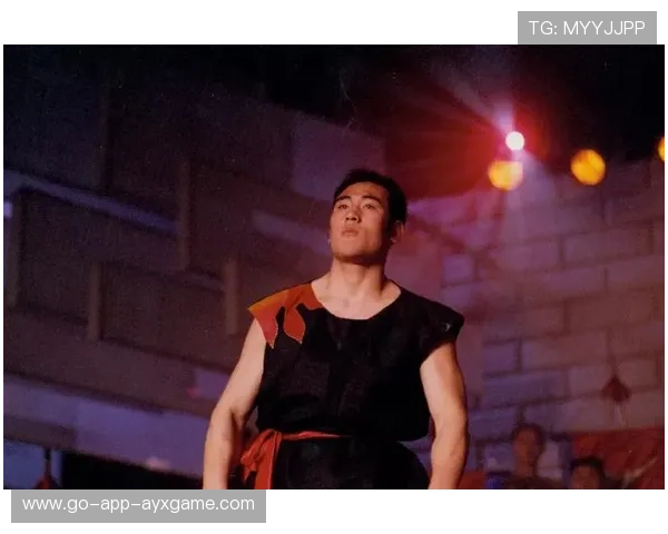 中国拳手一拳打飞对手护齿，裁判吓到后退三步